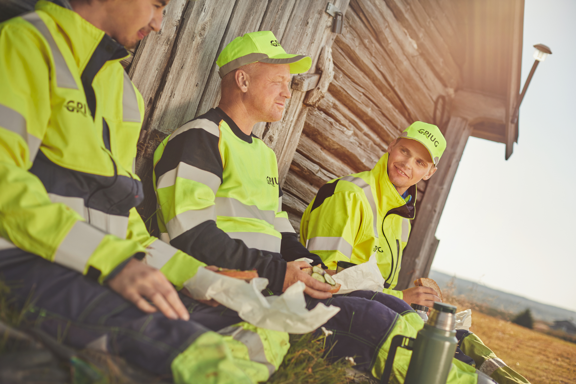 Lunsj i stølsomgivelser