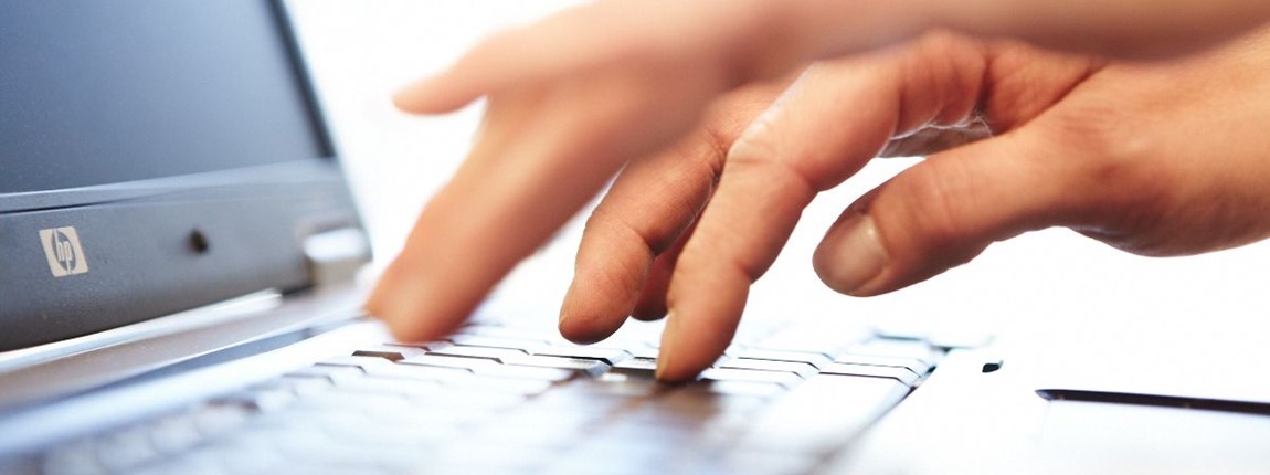 Hender på tastatur